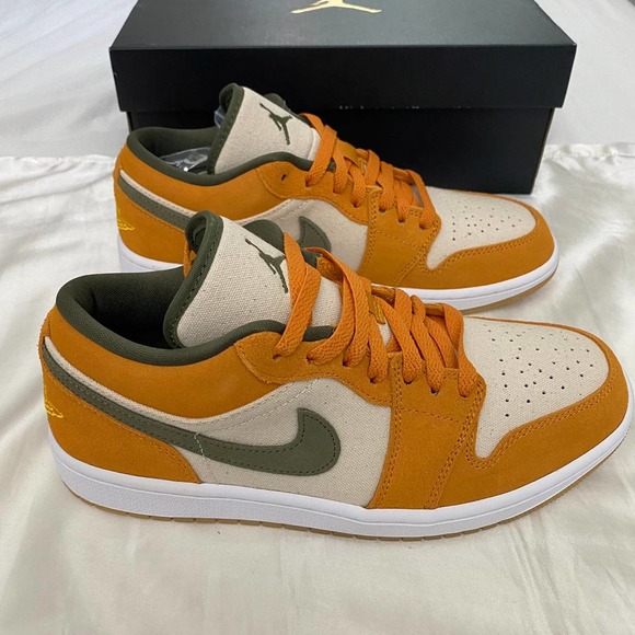 Air Jordan 1 Low Light Curry (8 Men) - Picture 4 of 12